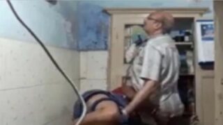 Doctor kuthiyai thadavi pool oomba vidum xxx tamil videos