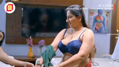 பிக் புக்பீஸ் ஆஂடீ இளம் காதலனை ஊழ் பணி சொர்ககம் காட்டுகிறாள்