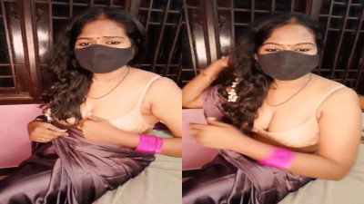 சென்னை ஸெக்ஸீ ஐடம் ந்யூட் மூலை உடன் ஊழ் டாக் செய்கிறாள்