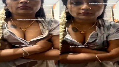 ஹோட் ஐடம் நடிகை பூப்ஸ் காண்பித்து டெஂப்ட் பனுகிறாள்