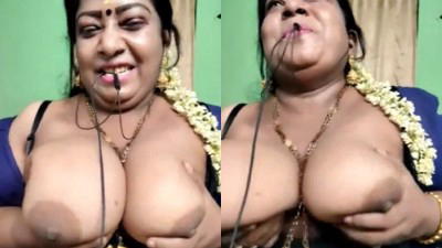கணியகுமாரி ஆஂடீ ஜ்யாகெட் காயதி பிக் பூப்ஸ் பிசைந்து சட் செய்கிறாள்