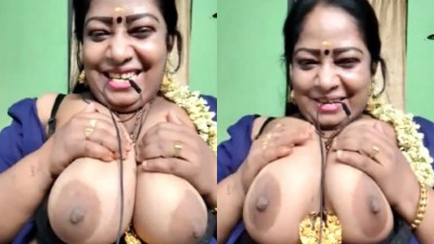 ஓல்ட் மாமி ஸ்க்வீஸிஂக் ஹேர் ஹ்யூஜ் மூலை வித் ஊழ் டாக்