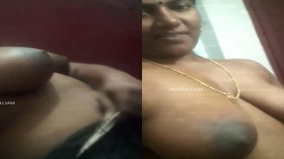 கிராமத்து ஆஂடீ பழுத்த ம்யாஂகொ ந்யூட் மூலை காட்டுகிறாள்