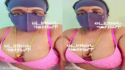 Village mallu mom aunty squeezing mega mulai