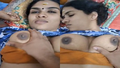 Aunty enjoying nude nipple pressing by neighbor
