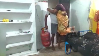 Gas man auntyai usar pani pool oomba vidugiraan