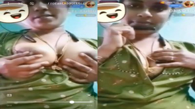 Village lady iru mulai kanbithum azhagai kaanungal